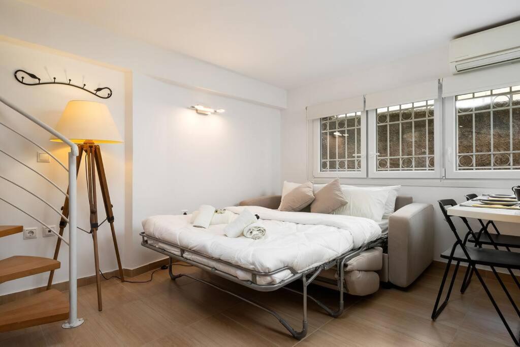 Modern Two Level Apartment In The Heart Of Афіни Екстер'єр фото