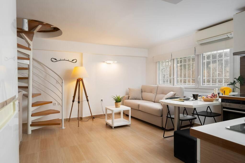 Modern Two Level Apartment In The Heart Of Афіни Екстер'єр фото