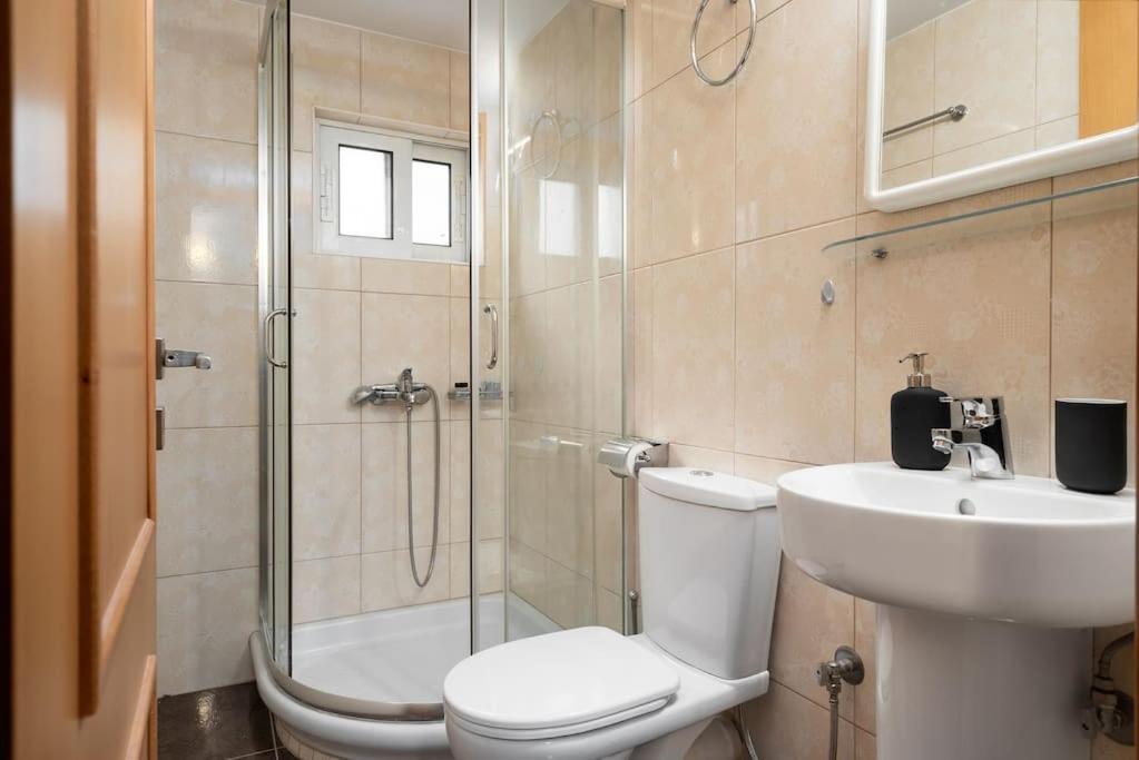 Modern Two Level Apartment In The Heart Of Афіни Екстер'єр фото
