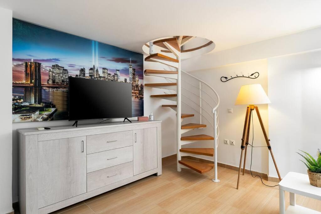 Modern Two Level Apartment In The Heart Of Афіни Екстер'єр фото