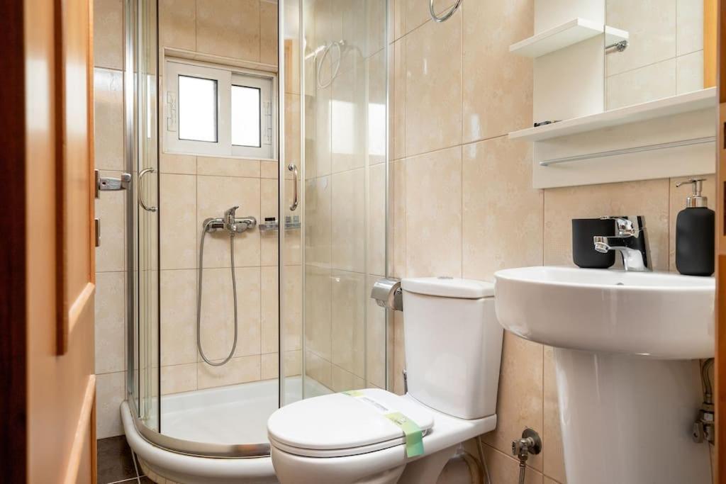 Modern Two Level Apartment In The Heart Of Афіни Екстер'єр фото